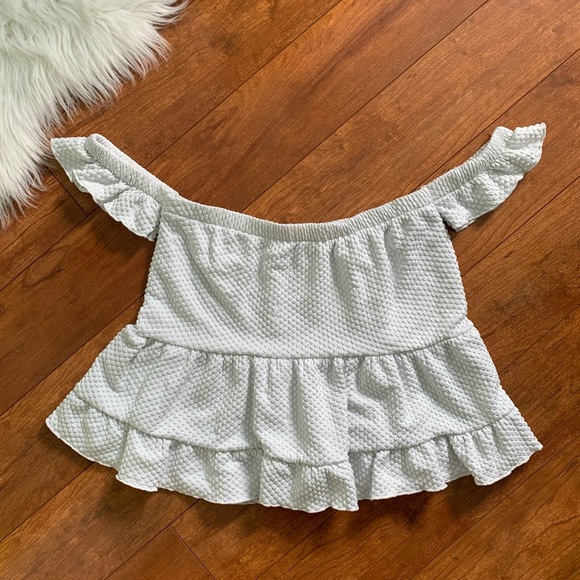 Urban Outfitters Off-Shoulder Ruffled Crop Top-Med - Picture 2 of 9